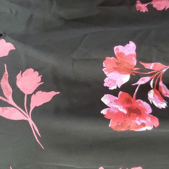 Torrid cold shoulder dusty purple floral rose pattern on black - Picture 4 of 7